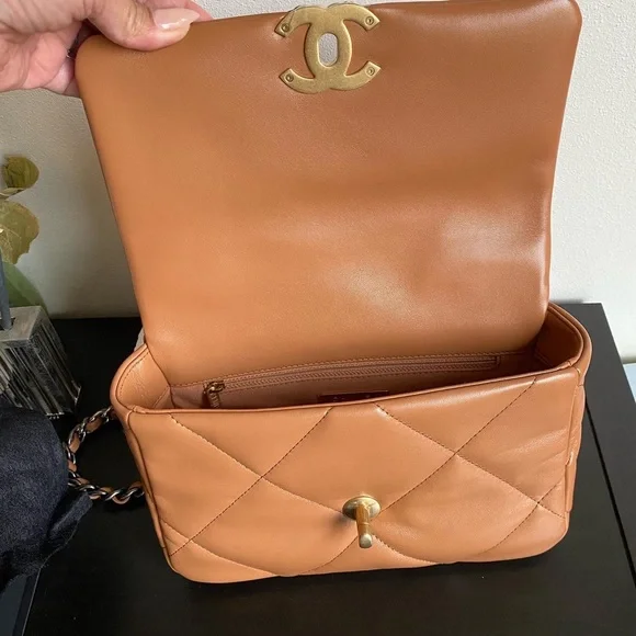 NIB 23C Chanel 19 CC Caramel Quilted Calfskin Leather Flap Bag in Caramel Brown - Picture 7 of 10
